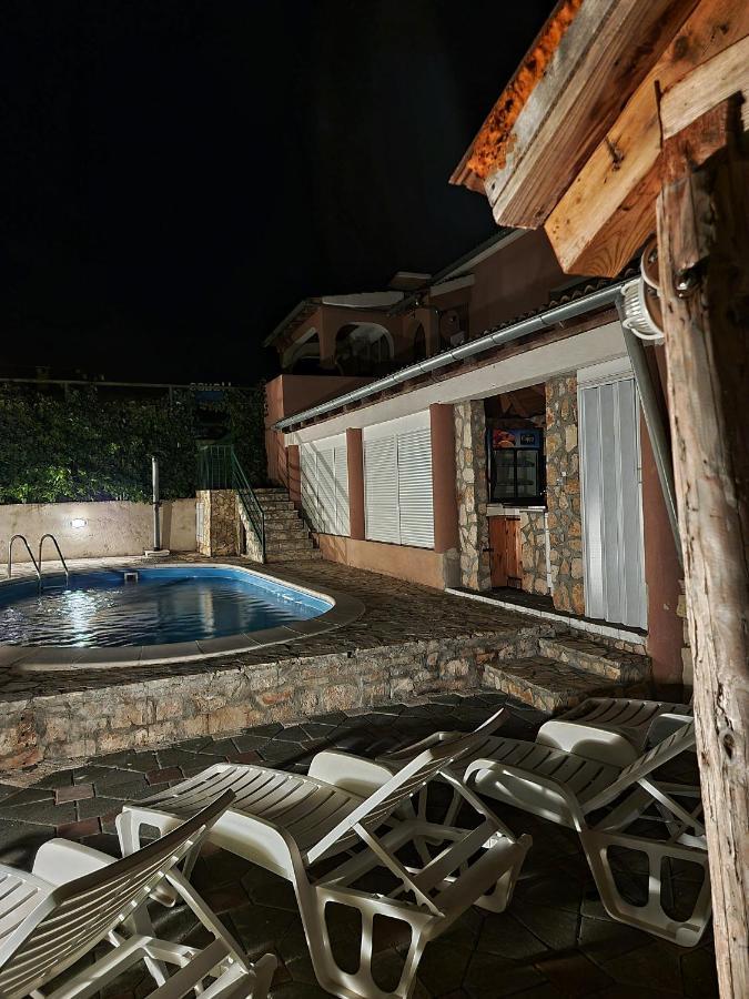 Guesthouse Dila Galovac  Buitenkant foto