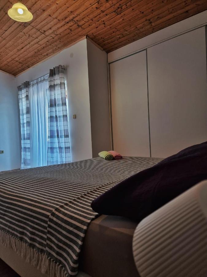 Guesthouse Dila Galovac  Buitenkant foto