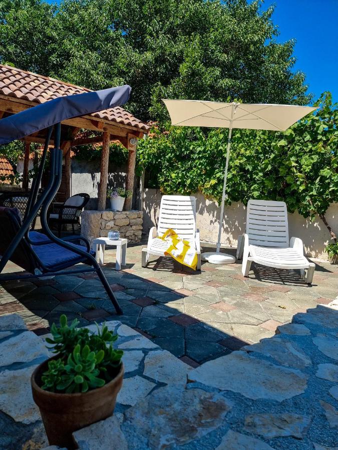 Guesthouse Dila Galovac  Buitenkant foto