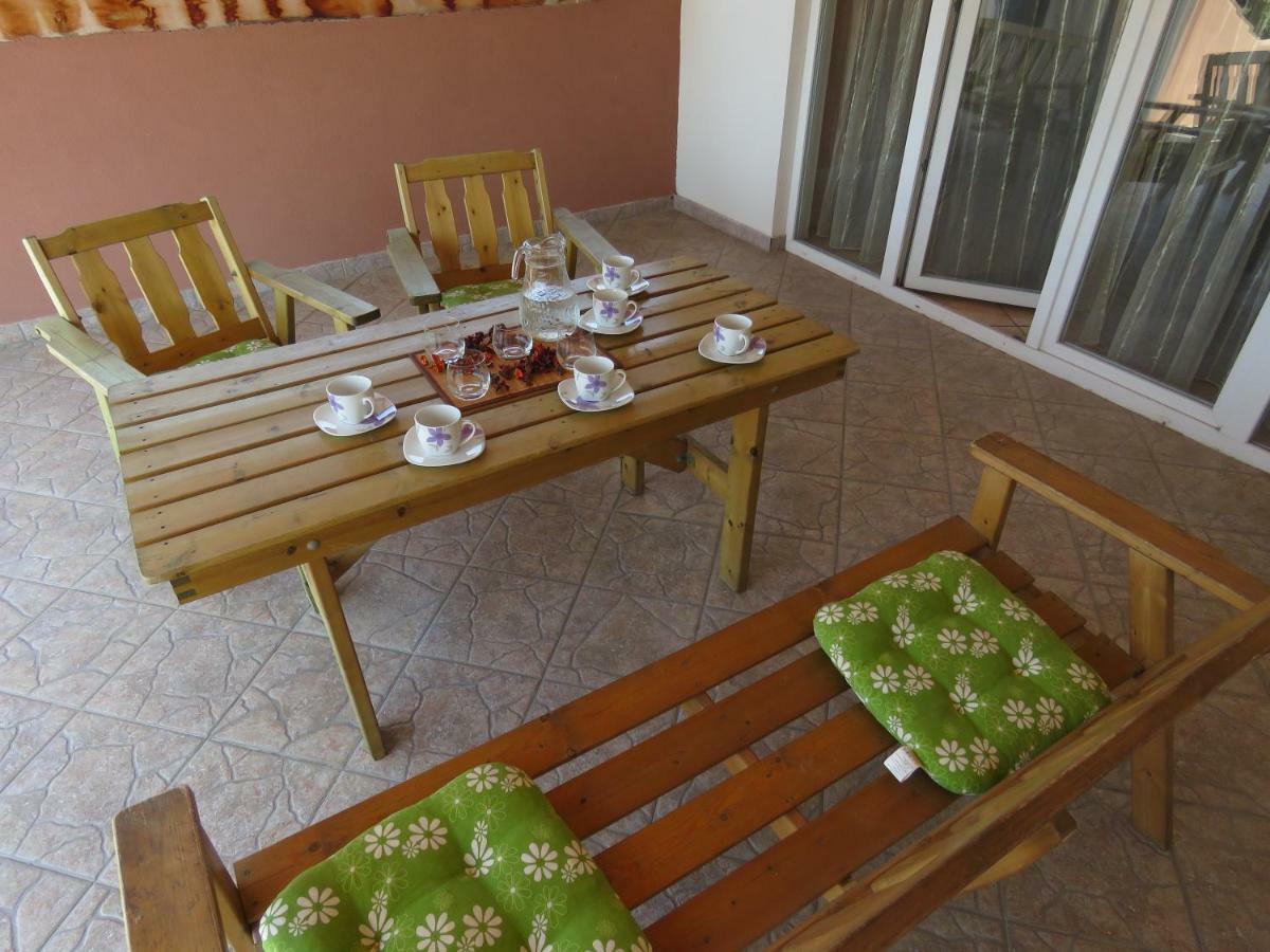 Guesthouse Dila Galovac  Buitenkant foto