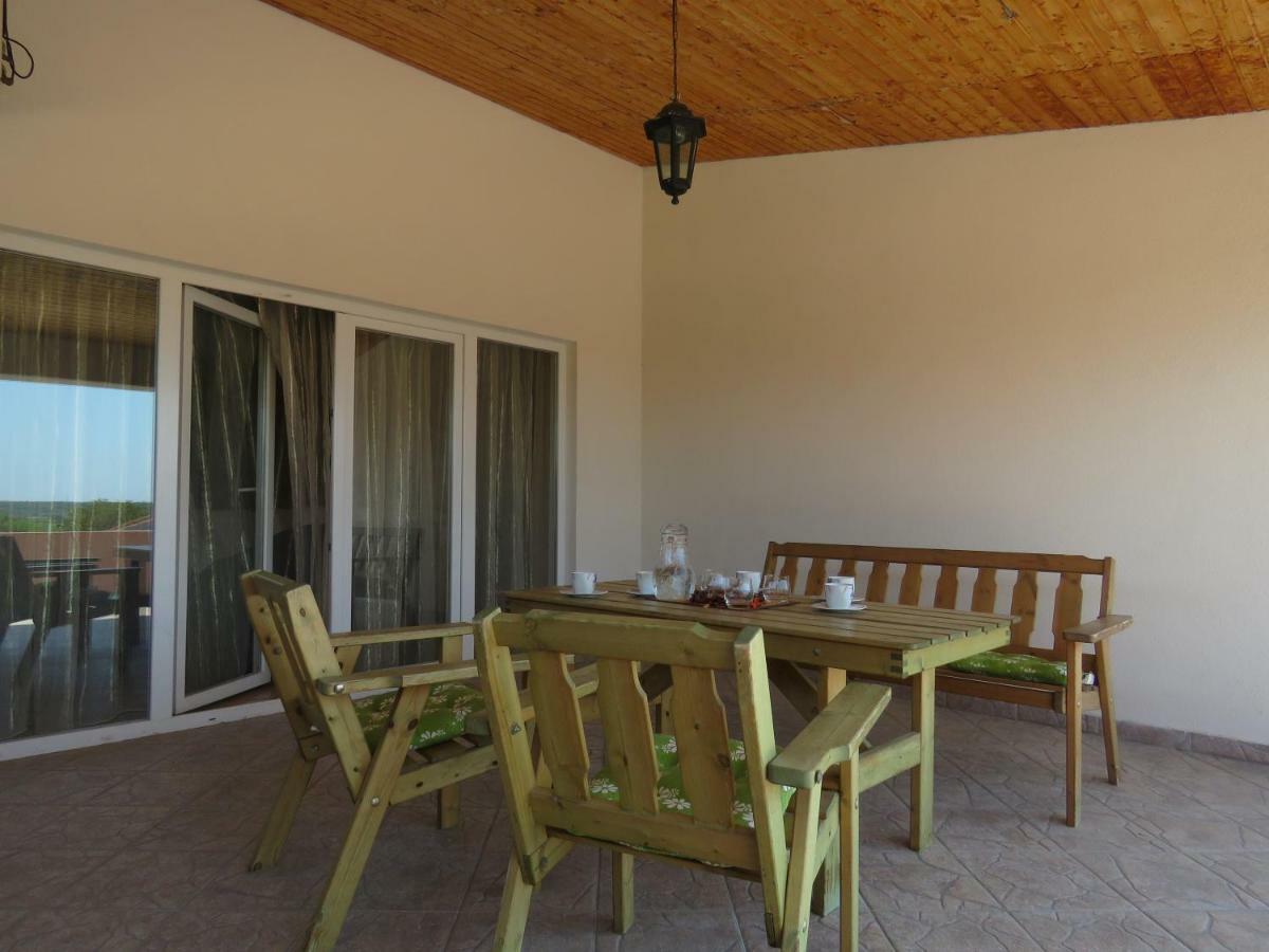Guesthouse Dila Galovac  Buitenkant foto