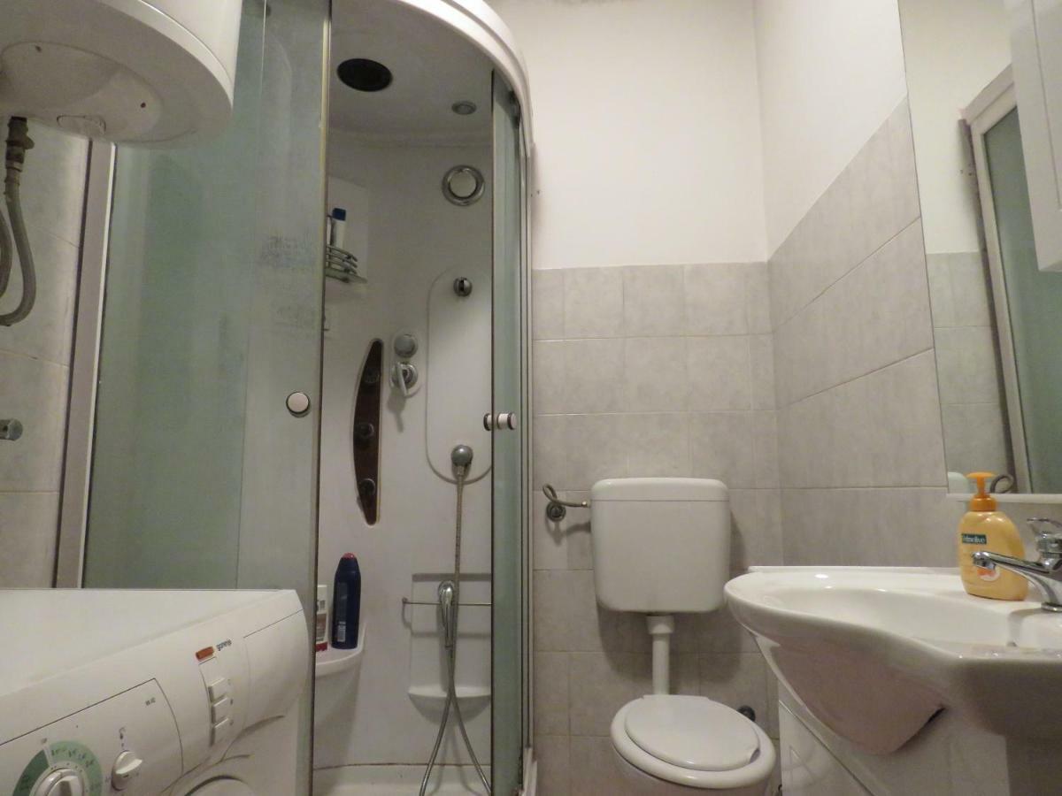 Guesthouse Dila Galovac  Buitenkant foto